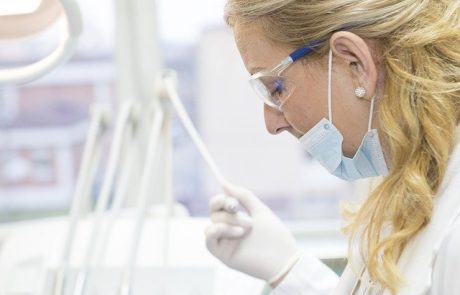 טיפולי שיננית למבוגרים: טיפול מניעתי לשמירה על השיניים